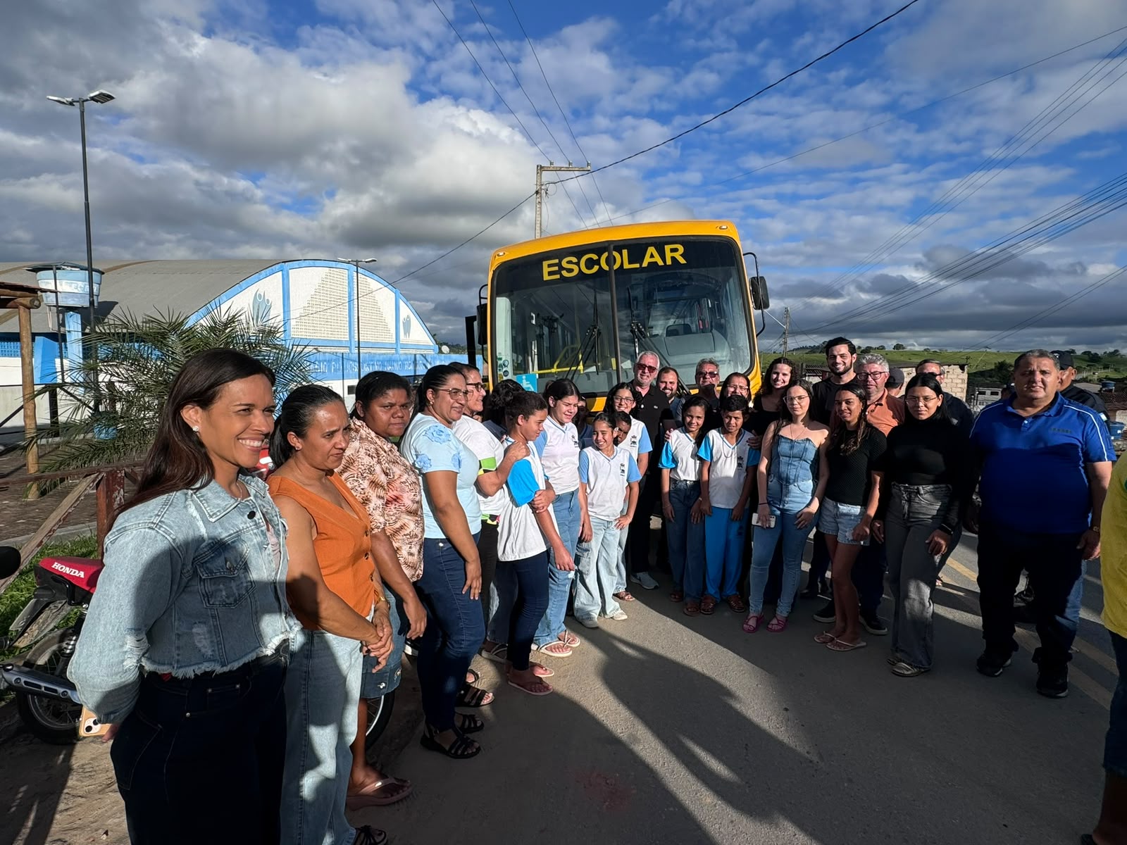 Prefeitura de Chã Preta entrega mais cinco veículos e amplia frota municipal