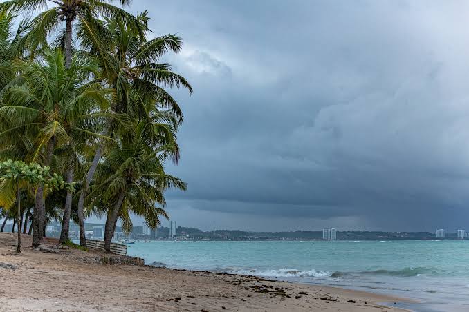 Inmet emite alerta de chuvas intensas para Maceió e mais 32 cidades de Alagoas