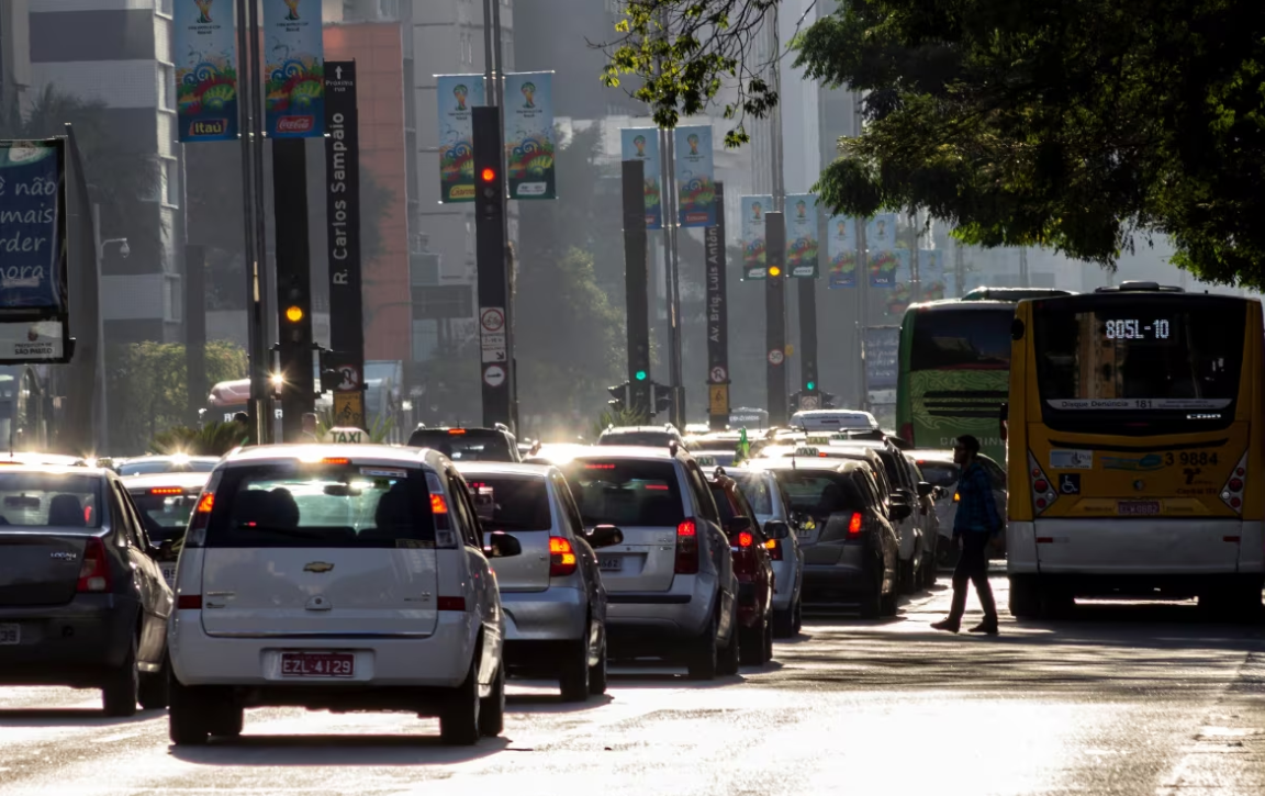 Prefeitura mantém rodízio suspenso no segundo dia de greve da CPTM